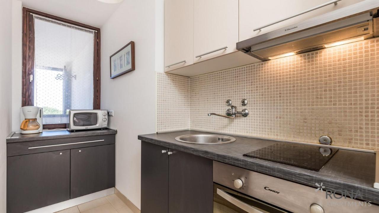 Rona Apartment Zrinka Πόρετς Εξωτερικό φωτογραφία