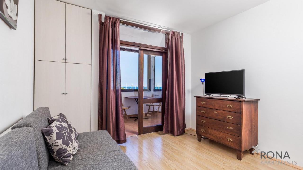 Rona Apartment Zrinka Πόρετς Εξωτερικό φωτογραφία